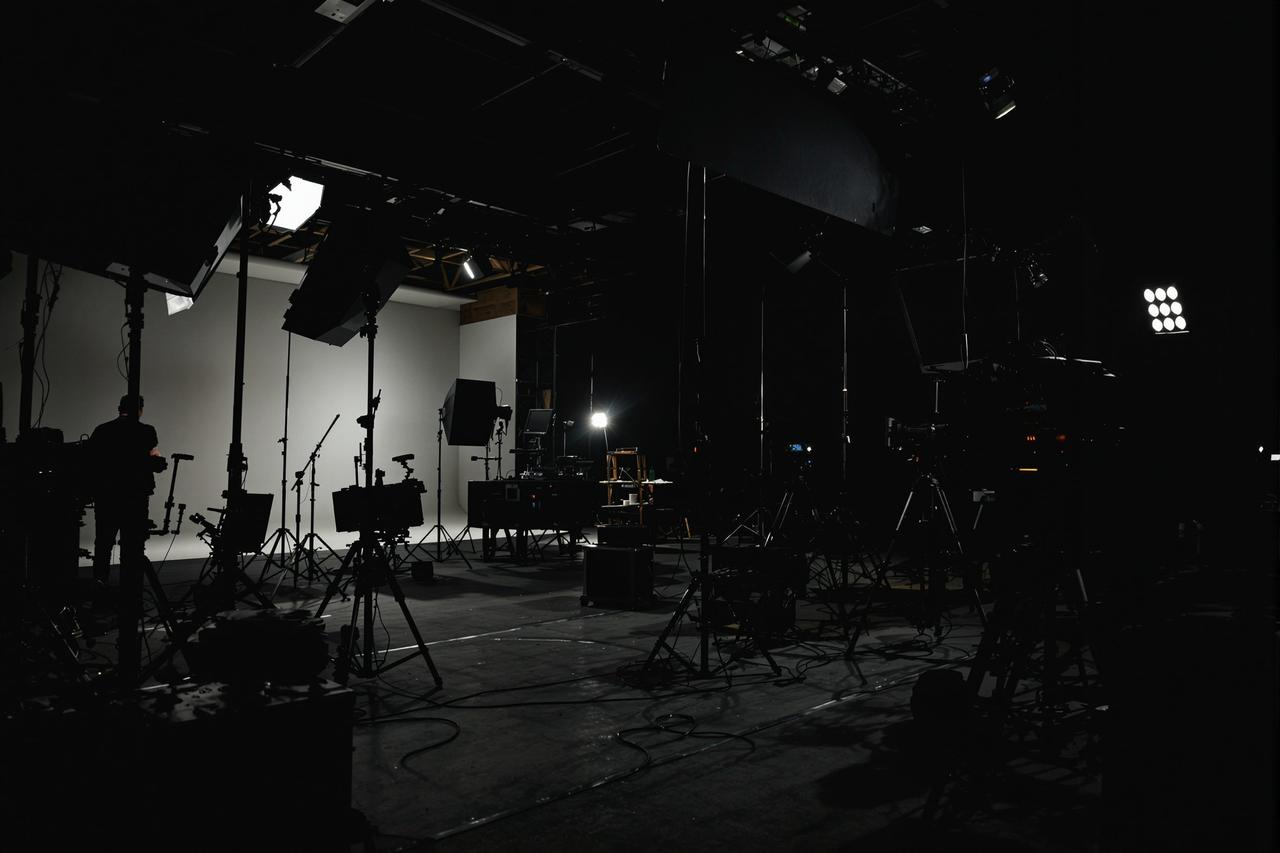 某影视公司资金链断裂传闻甚嚣尘上,多部剧组停拍